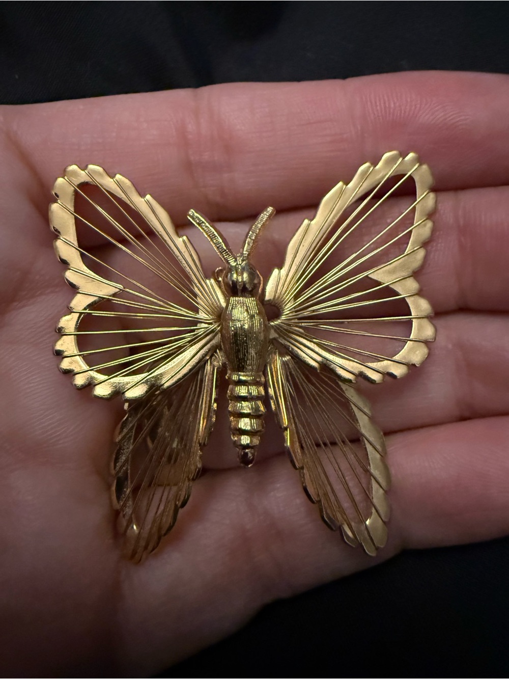 Monet Gold Floral brooch with Radiant Filigree - Picture 2 of 7